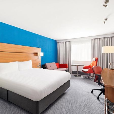 Holiday Inn Express Braintree By Ihg Экстерьер фото