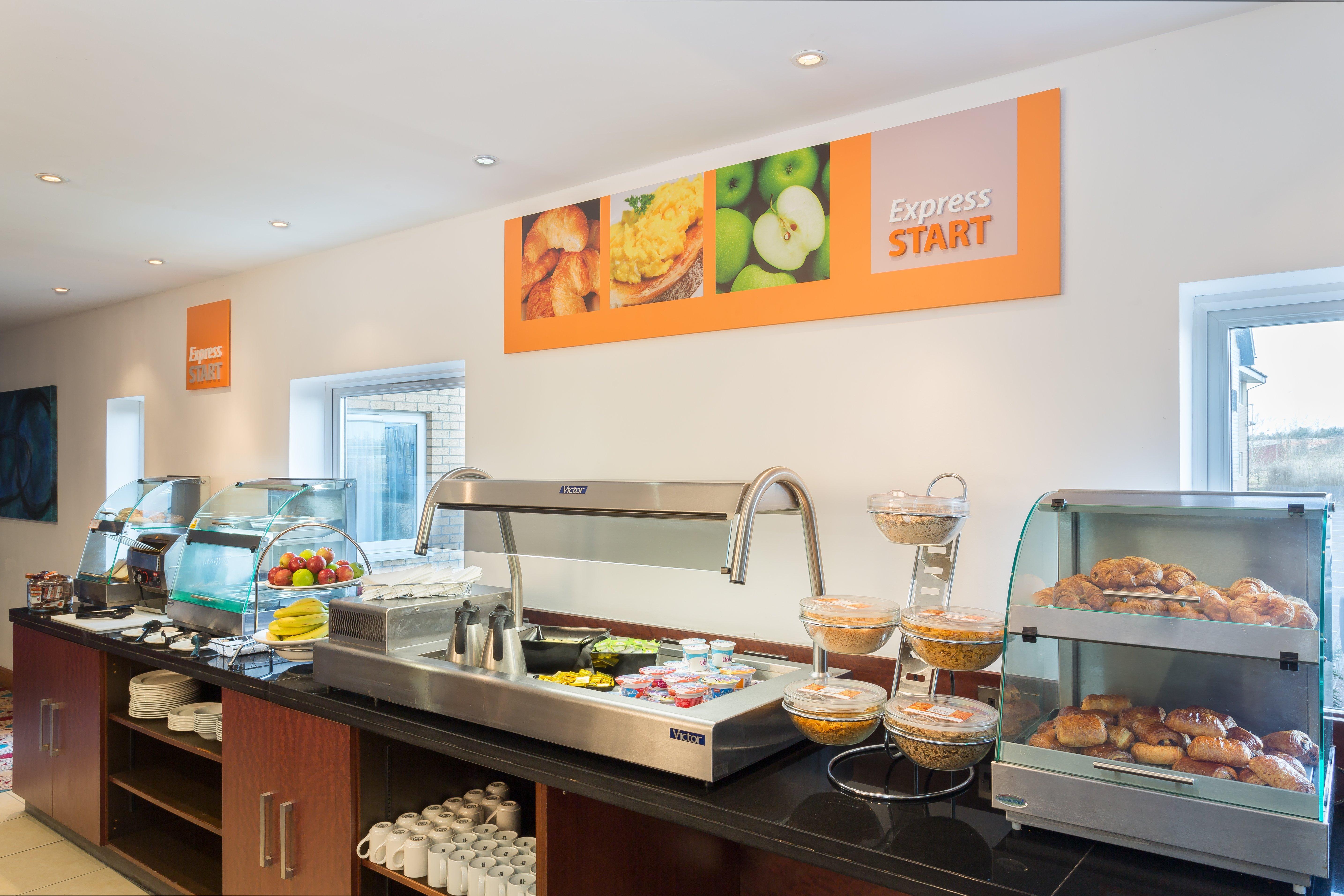 Holiday Inn Express Braintree By Ihg Экстерьер фото
