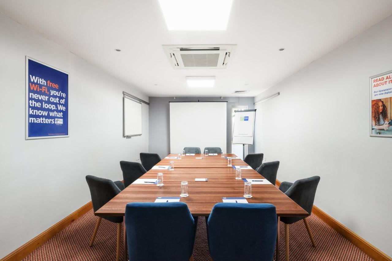 Holiday Inn Express Braintree By Ihg Экстерьер фото