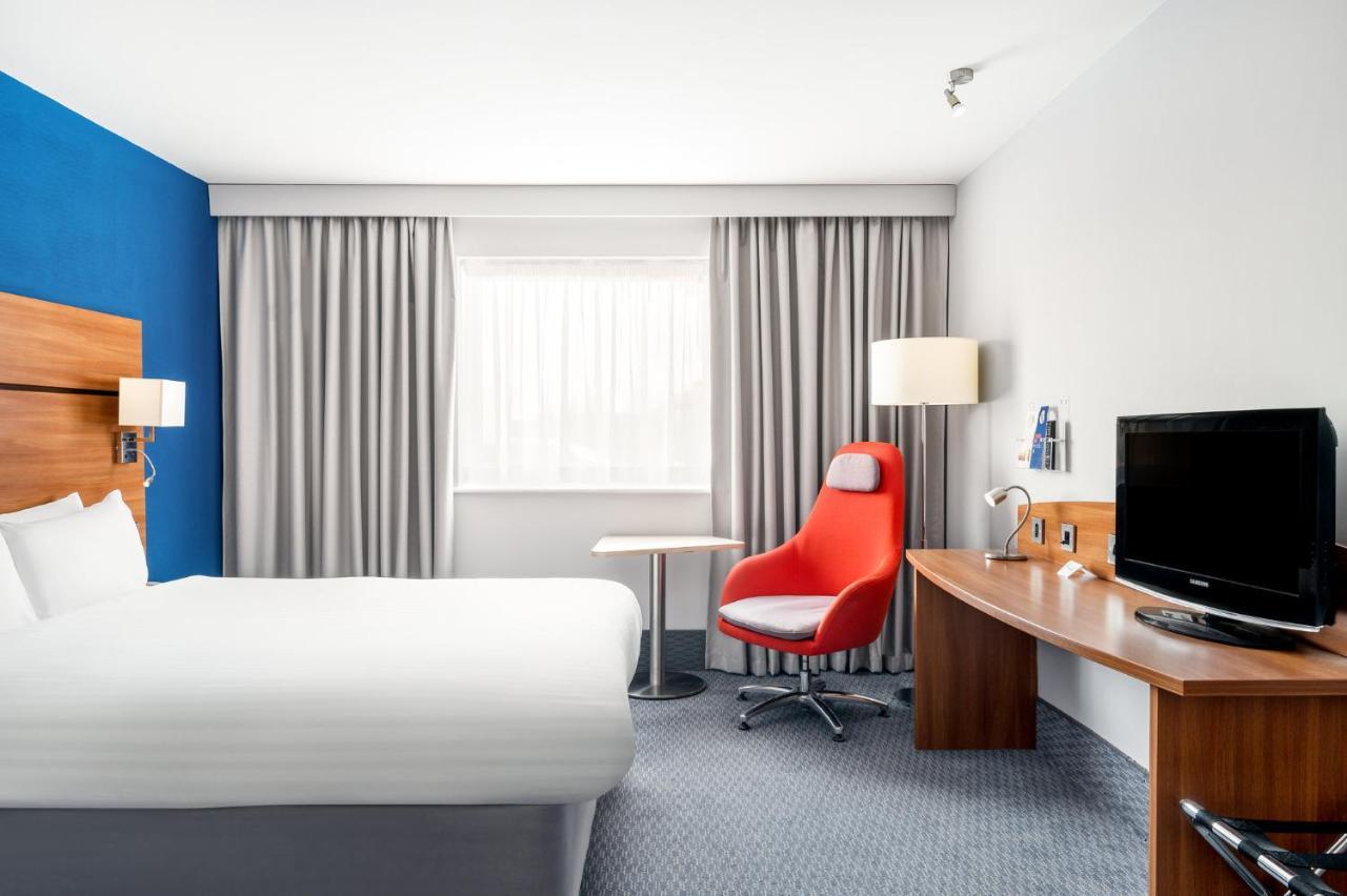 Holiday Inn Express Braintree By Ihg Экстерьер фото