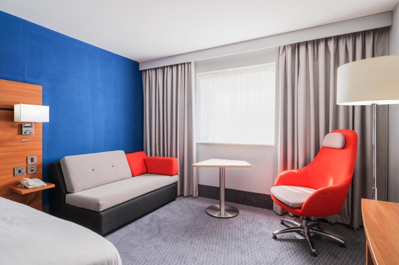 Holiday Inn Express Braintree By Ihg Экстерьер фото