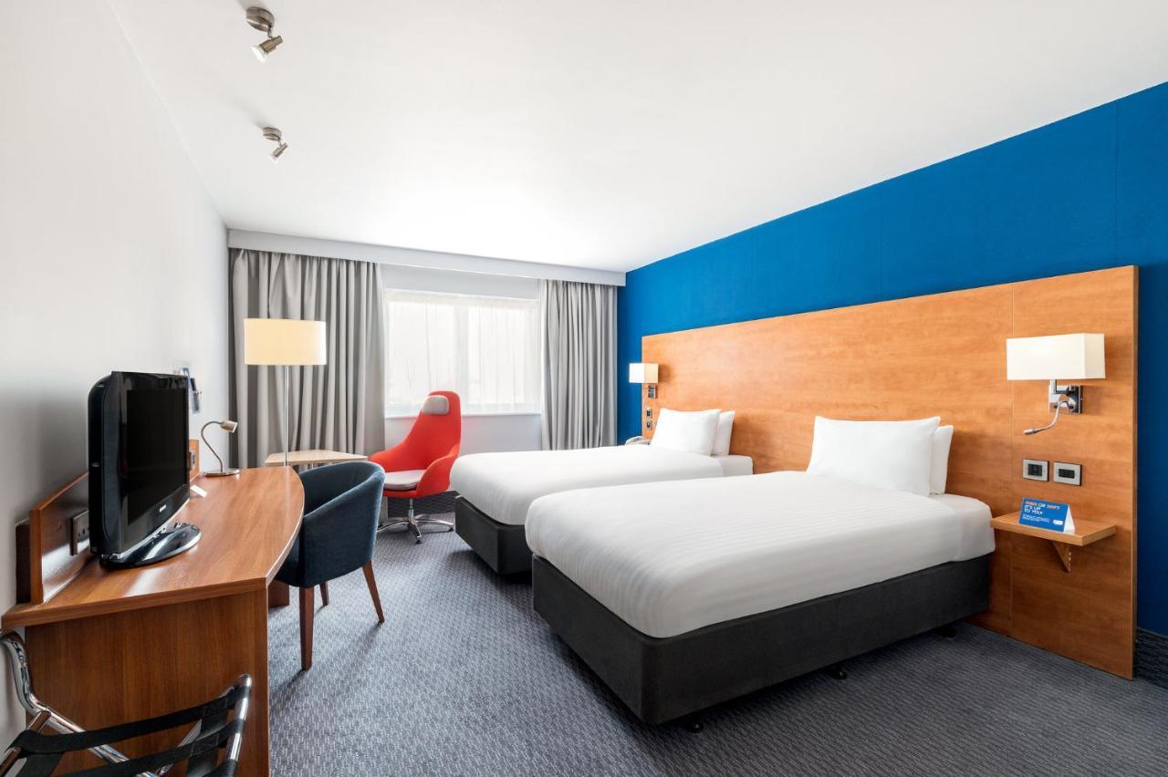 Holiday Inn Express Braintree By Ihg Экстерьер фото