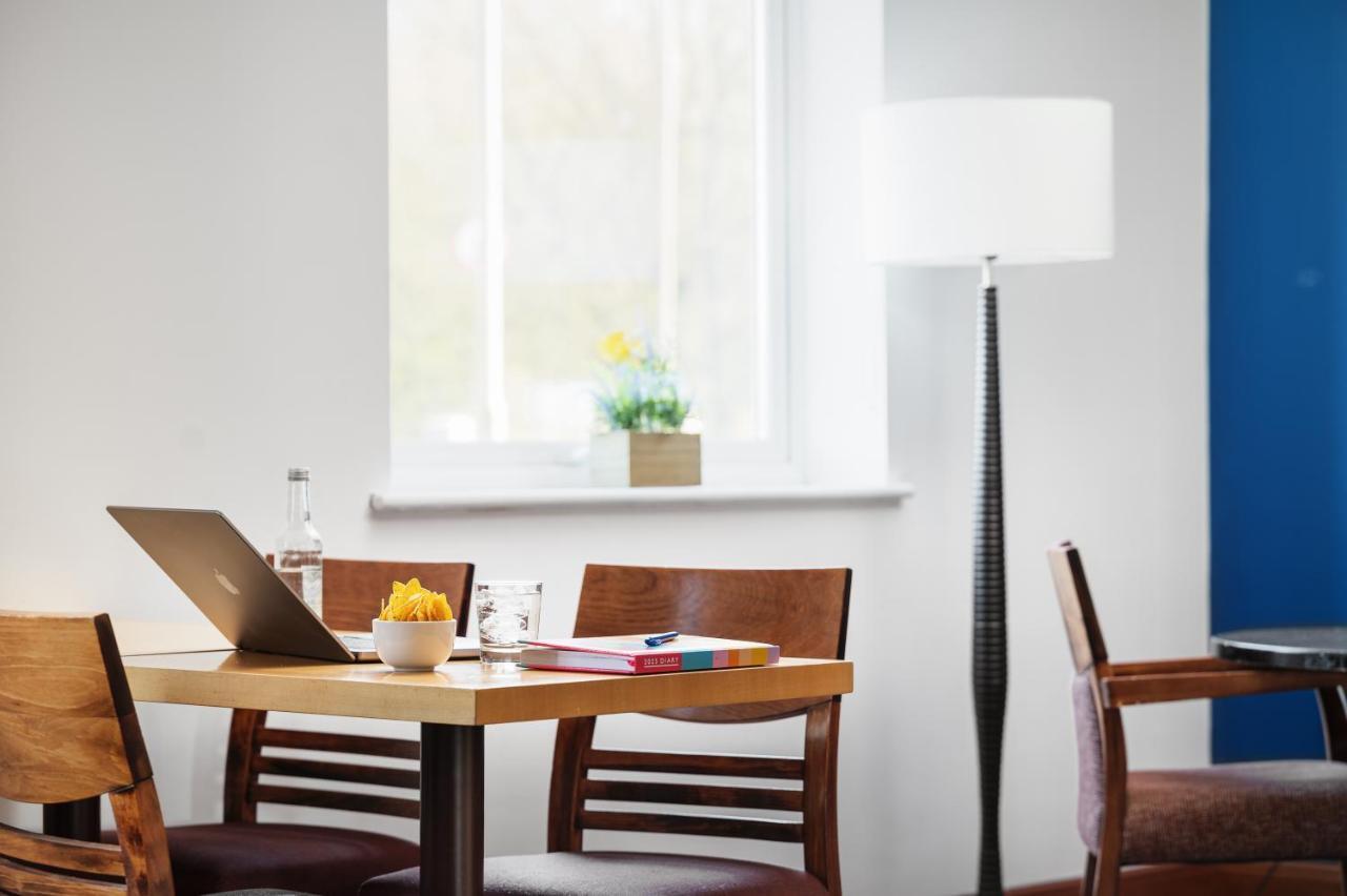 Holiday Inn Express Braintree By Ihg Экстерьер фото